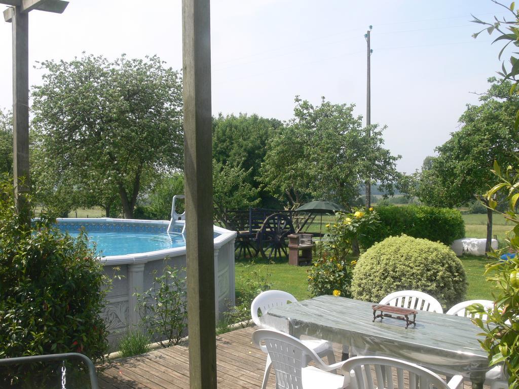 Le Jardin B&B Isigny-le-Buat Kültér fotó