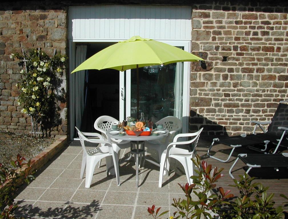 Le Jardin B&B Isigny-le-Buat Szoba fotó