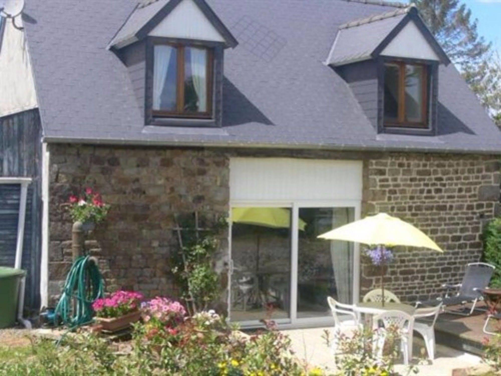 Le Jardin B&B Isigny-le-Buat Kültér fotó