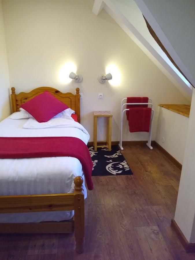 Le Jardin B&B Isigny-le-Buat Kültér fotó