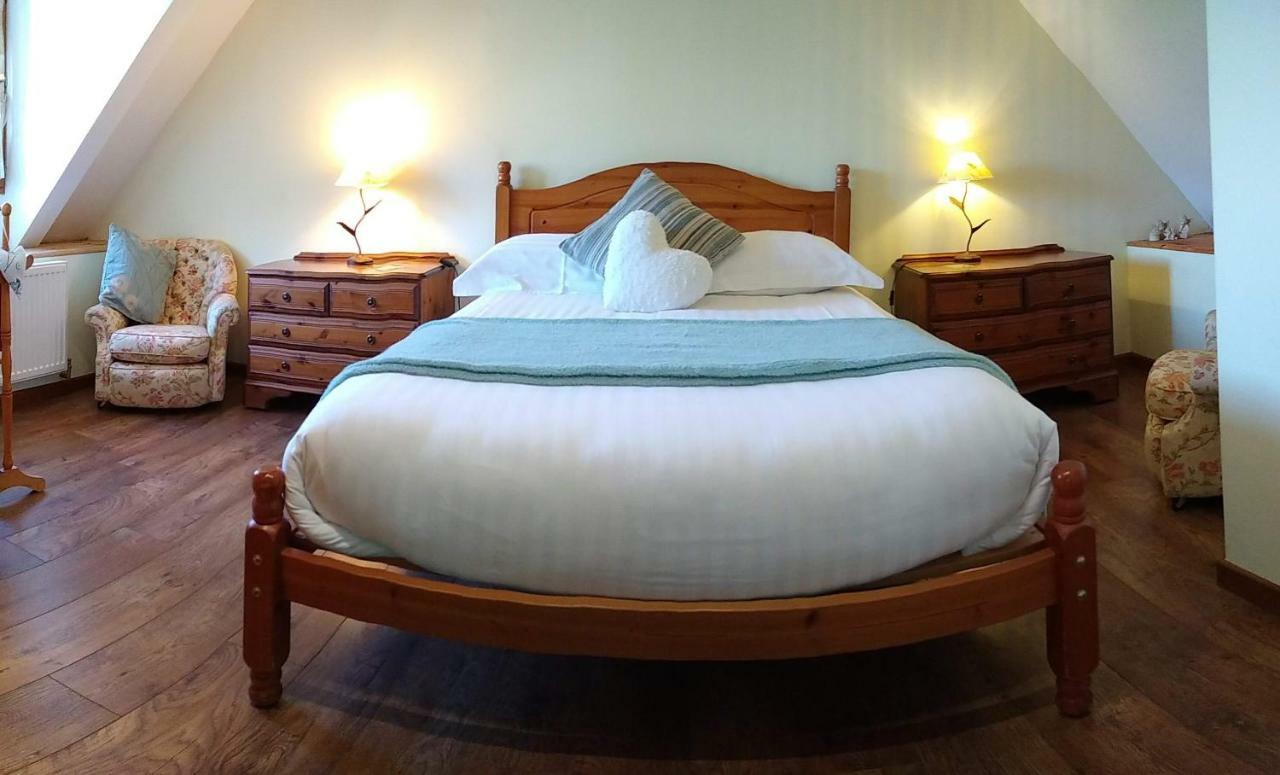 Le Jardin B&B Isigny-le-Buat Kültér fotó